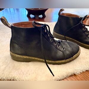 Men’s Dr. Martens Black Leather boots Air cushion soles Sz 8 M